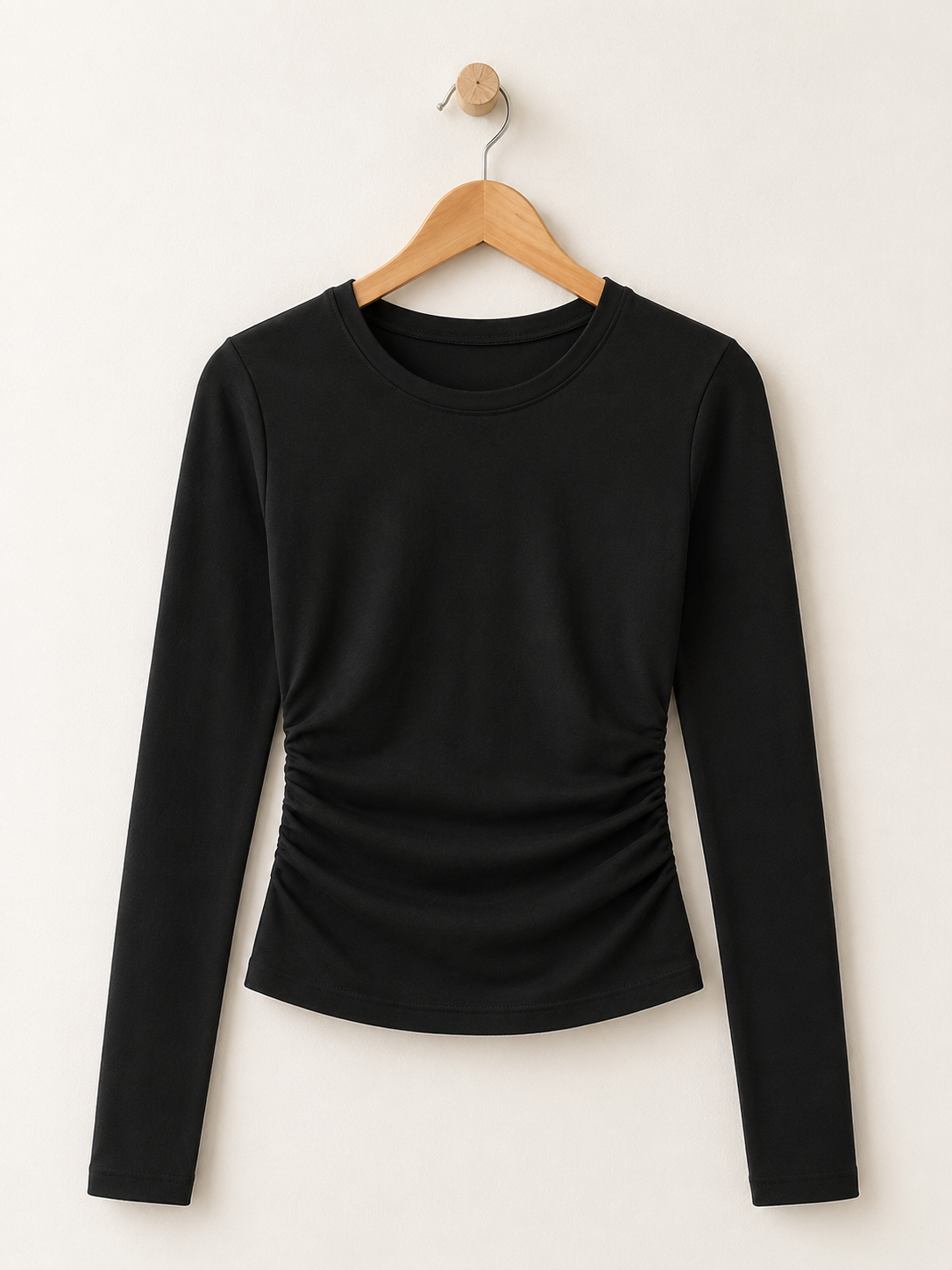 Camiseta Aura color Black, prenda en percha