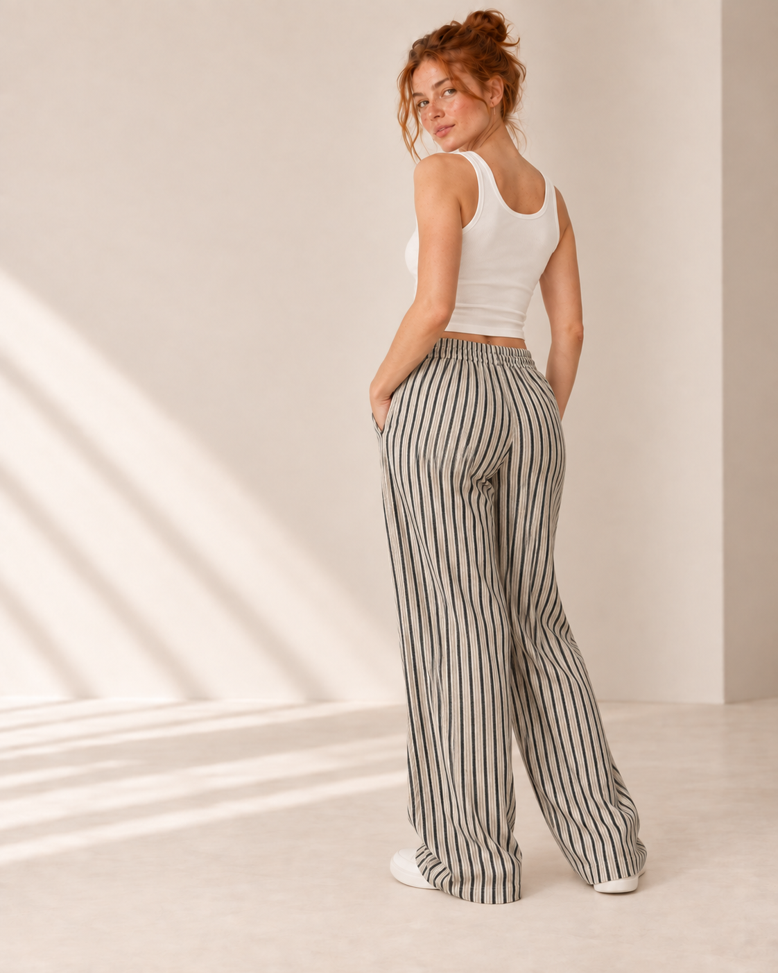 Pantalón Livia de Rayas color Negro, vista trasera