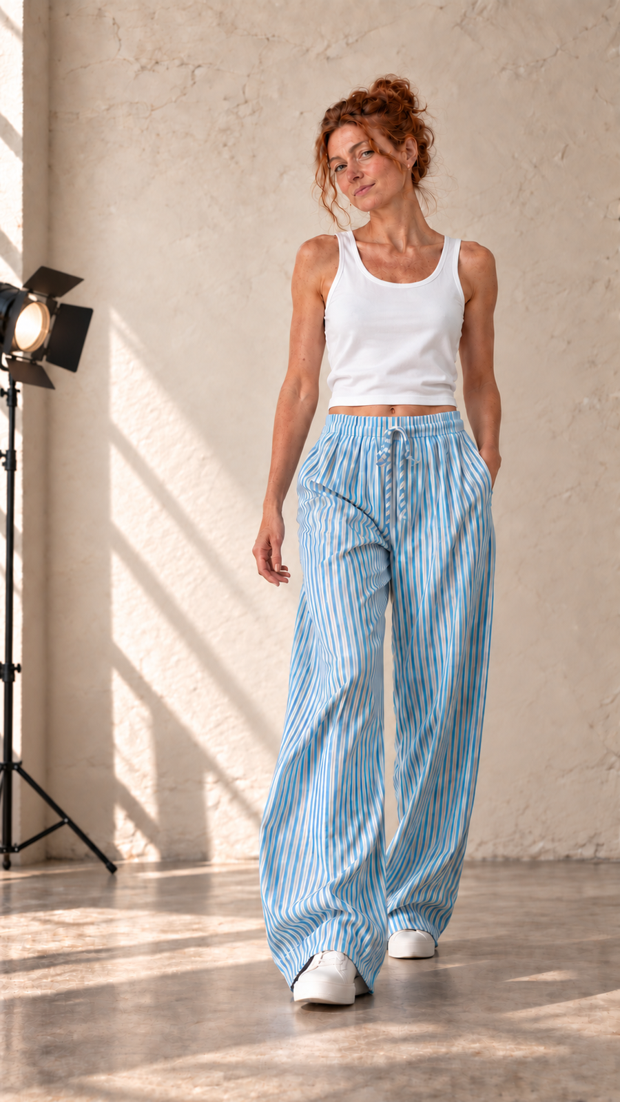 Pantalón Livia de Rayas, foto frontal corregida, modelo de cuerpo entero